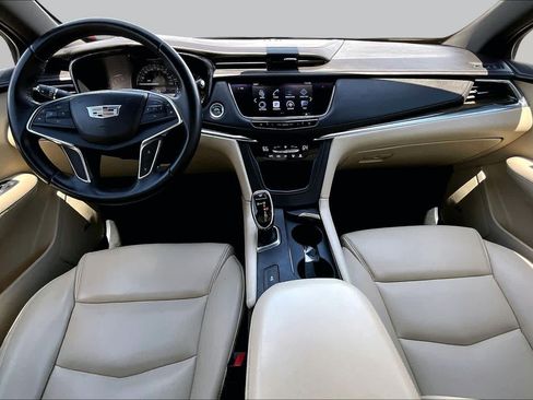 Used 2017 Cadillac XT5 FWD image 14
