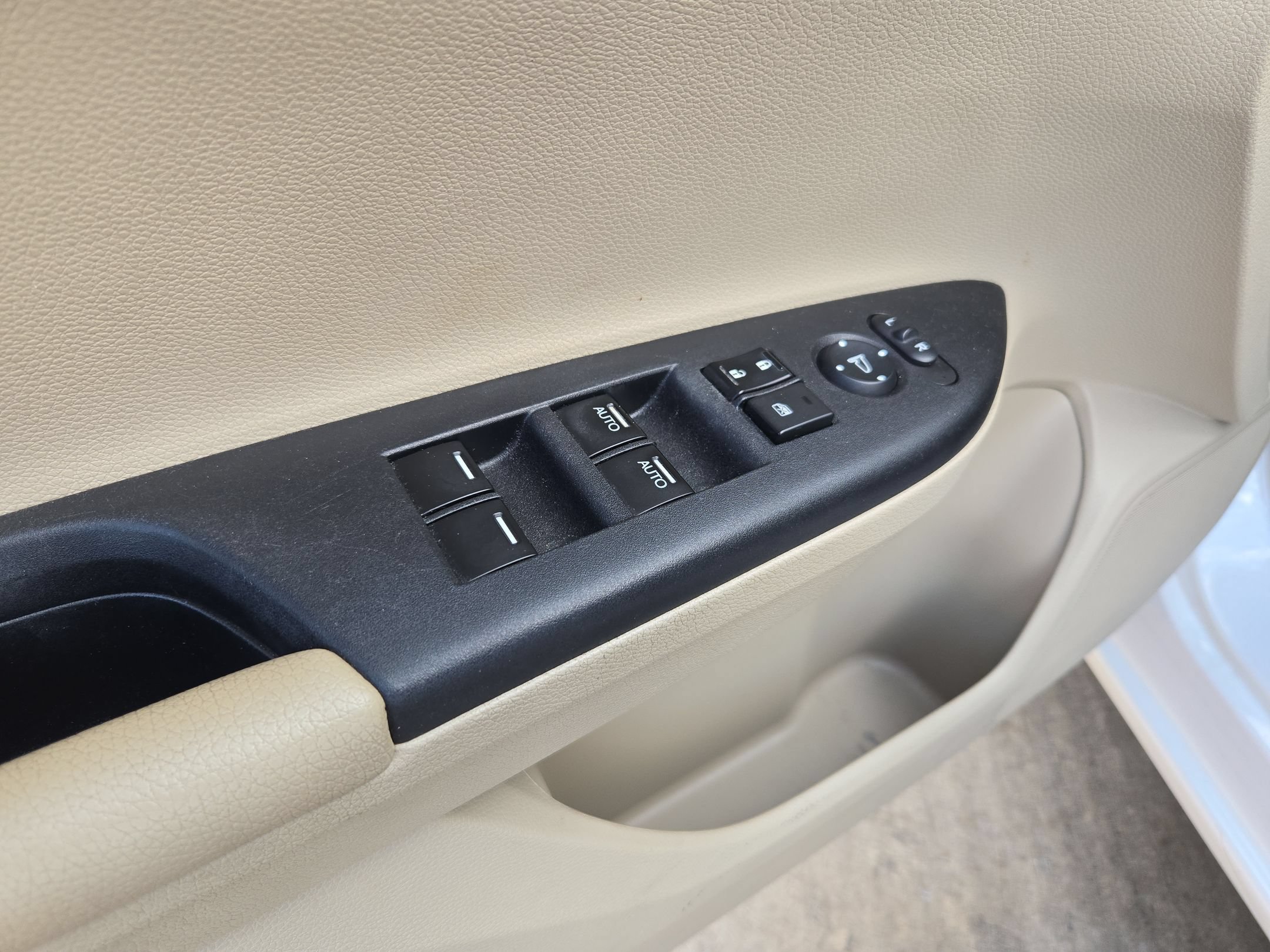 Used 2015 Honda Accord EX-L image 11