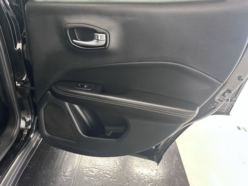 Used 2021 Jeep Compass Limited image 27
