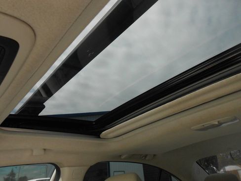 Used 2016 Subaru Impreza 2.0i Premium image 12