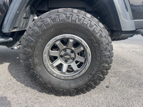 Used 2020 Jeep Gladiator Rubicon image 9
