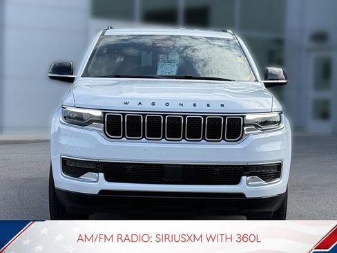 Used 2025 Jeep Wagoneer 4WD image 3