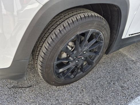 Used 2023 GMC Terrain SLE w/ Driver Convenience Package image 3