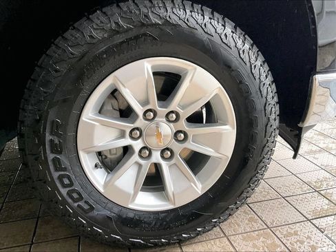 Used 2025 Chevrolet Silverado 1500 LT RWD image 34