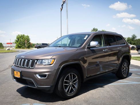 Used 2018 Jeep Grand Cherokee Limited w/ Trailer Tow Group IV AWD/4WD image 19