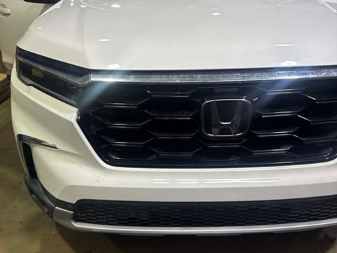 Used 2023 Honda Pilot Touring image 2