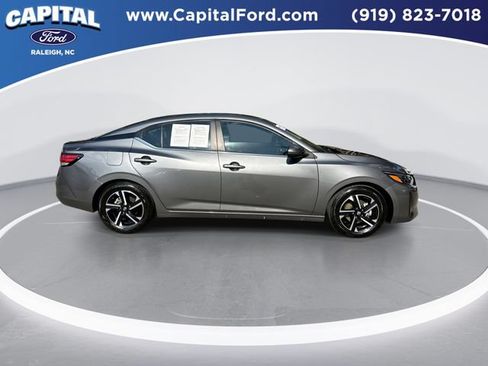 Used 2025 Nissan Sentra SV FWD image 9