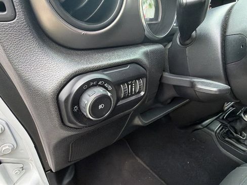 Used 2020 Jeep Wrangler Sport AWD/4WD image 22