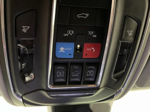 Used 2022 Jeep Grand Cherokee Limited AWD/4WD image 26