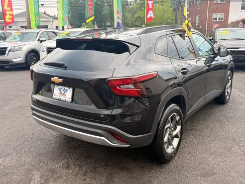 Used 2025 Chevrolet Trax LT FWD image 7