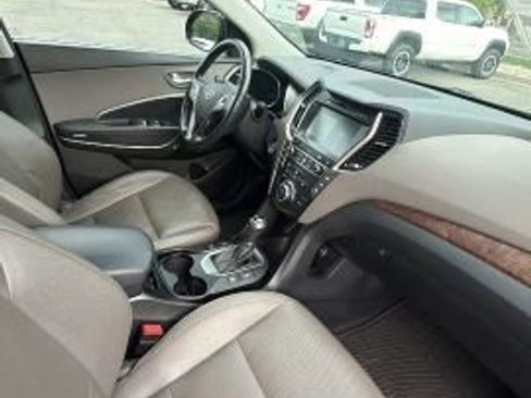 Used 2017 Hyundai Santa Fe AWD image 29