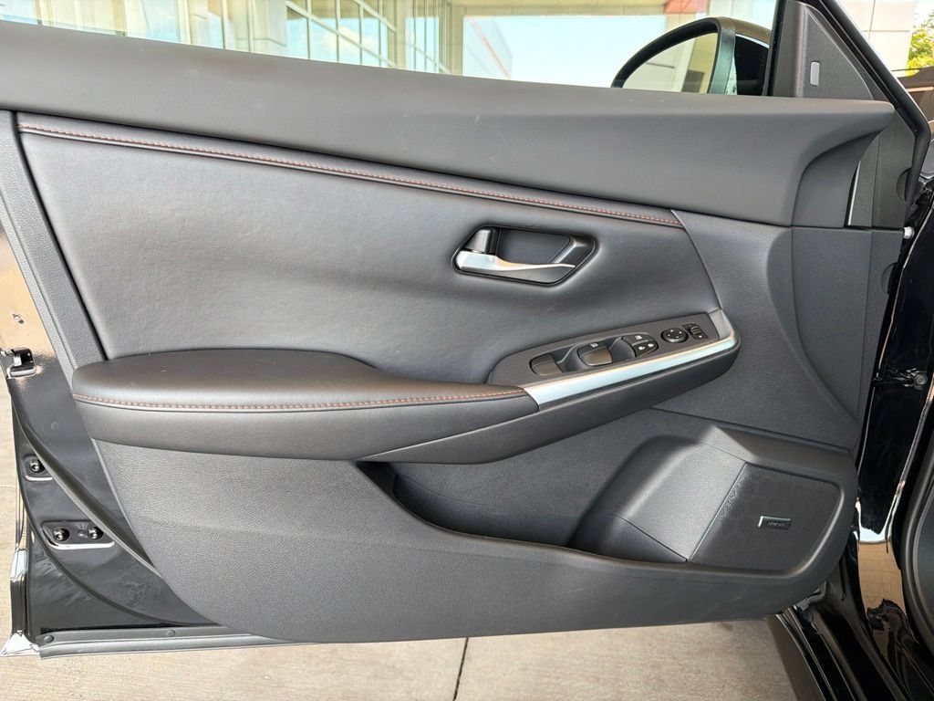 Used 2022 Nissan Sentra SR w/ SR Premium Package FWD image 11