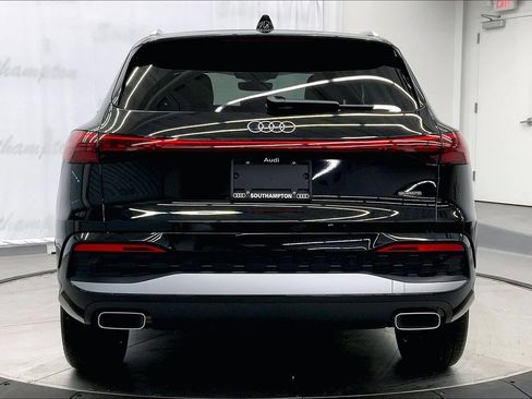 Certified 2025 Audi Q5 Premium w/ Convenience Package image 3