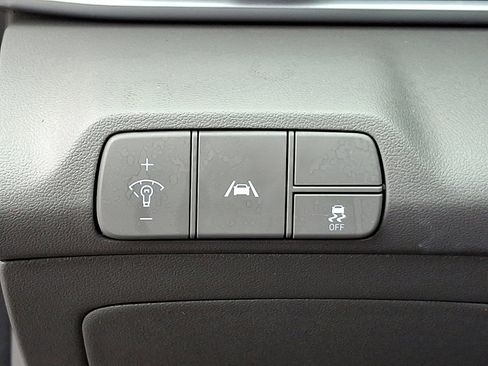 Used 2023 Hyundai Elantra SEL image 25