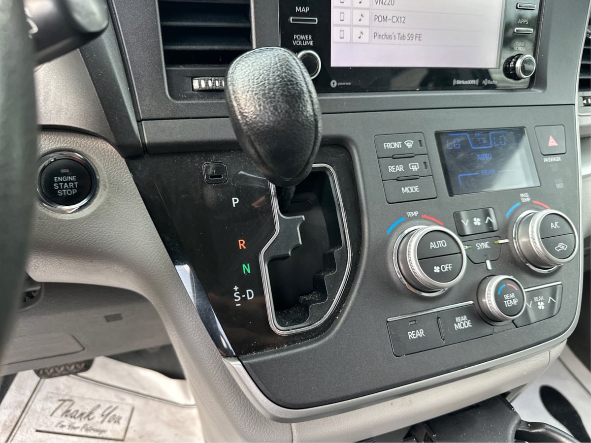 Used 2020 Toyota Sienna LE w/ LE Preferred Package FWD image 15