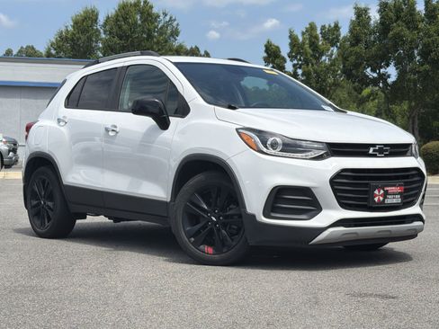 Used 2019 Chevrolet Trax LT w/ Sun & Sound Package FWD image 5