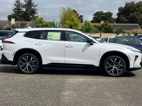 New 2026 Toyota Crown Signia image 9