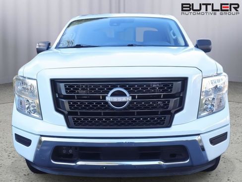 Used 2023 Nissan Titan SV image 3