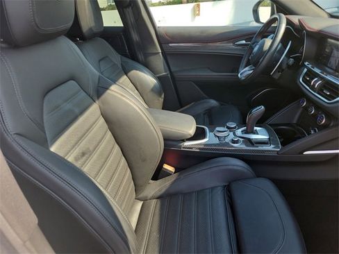 Used 2023 Alfa Romeo Stelvio Estrema image 20