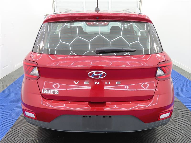 Used 2025 Hyundai Venue SEL FWD image 11