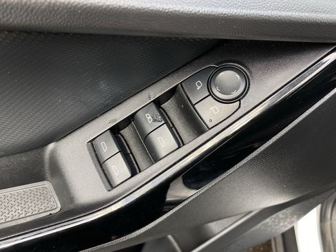 Used 2025 Chevrolet Equinox LT FWD image 19