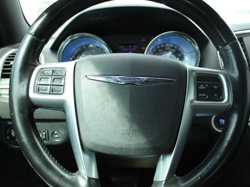 Used 2011 Chrysler 300 C image 23
