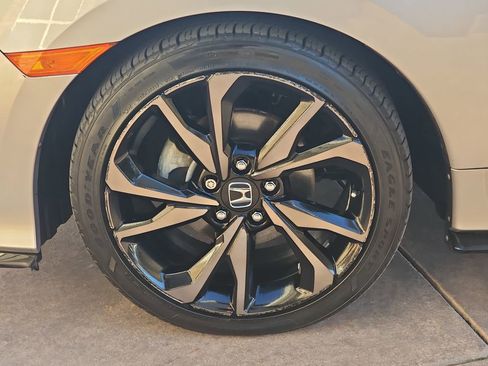 Used 2018 Honda Civic Sport image 36