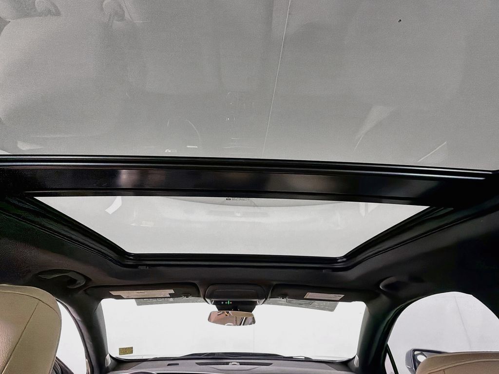 Certified 2024 Cadillac XT4 Luxury w/ Cold Weather Package FWD image 15