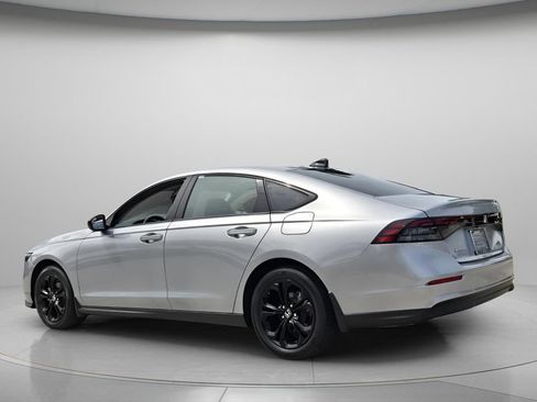 Used 2025 Honda Accord SE image 8