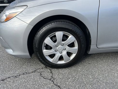 Used 2017 Toyota Camry LE image 12