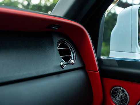 Certified 2023 Rolls-Royce Cullinan image 31