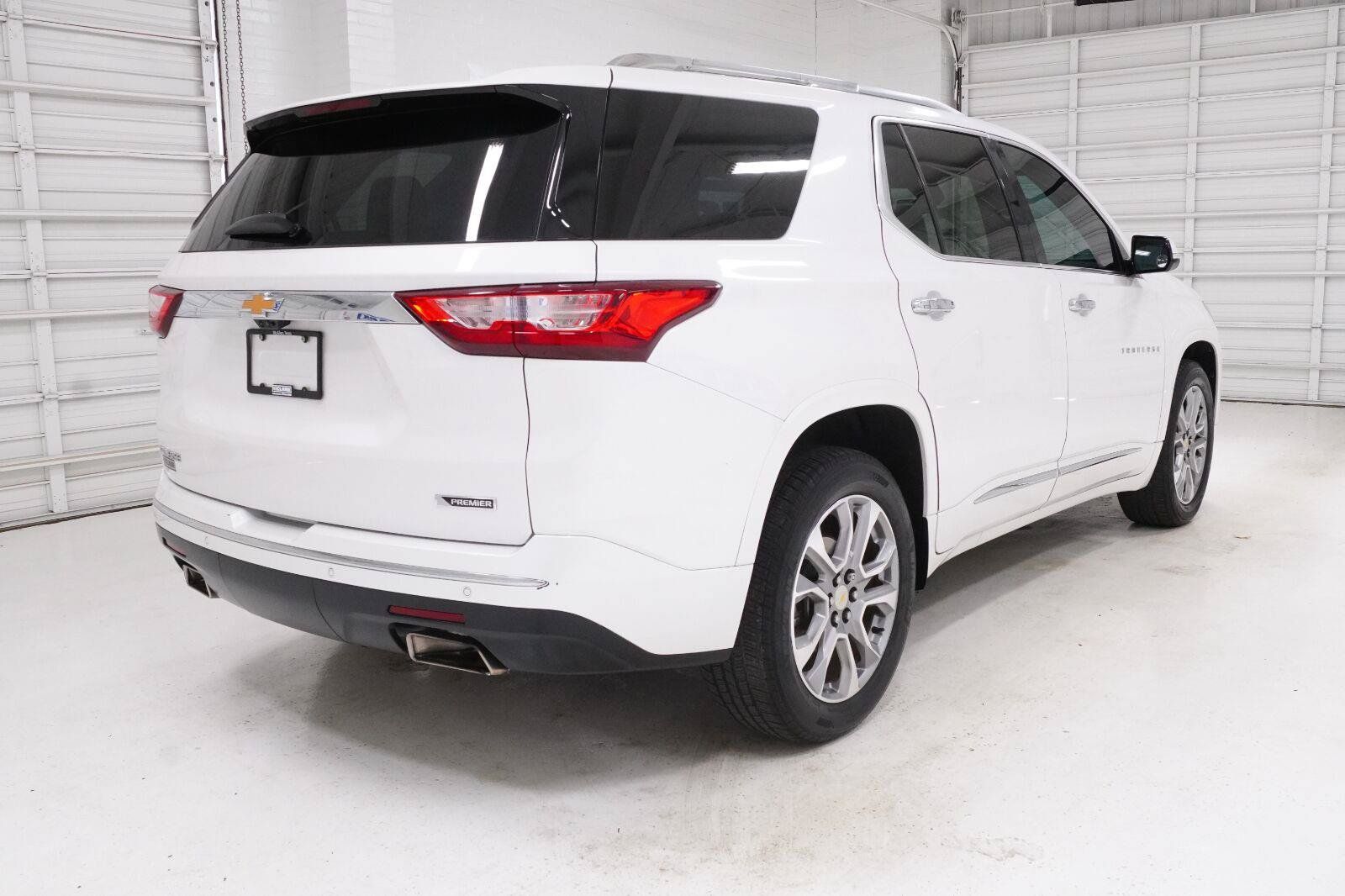 Used 2018 Chevrolet Traverse Premier w/ Driver Confidence II Package FWD image 34