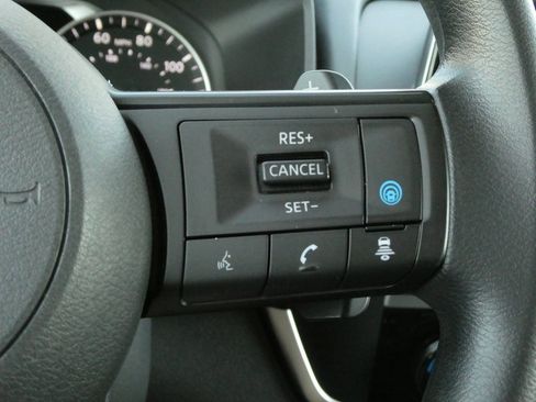 Used 2024 Nissan Rogue SV image 11