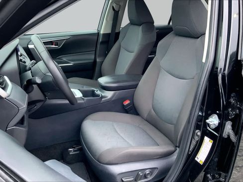 Used 2025 Toyota RAV4 XLE w/ Weather Package AWD/4WD image 8
