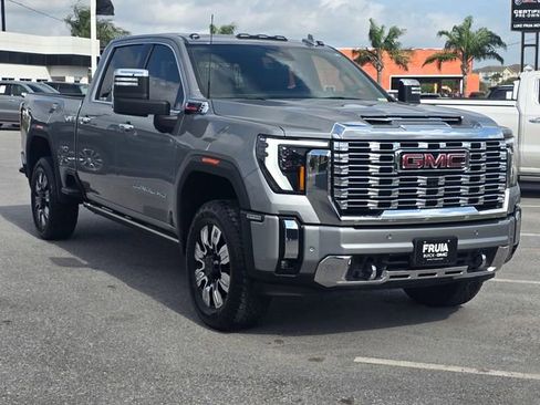 Used 2025 GMC Sierra 2500 Denali w/ Denali Reserve Package AWD/4WD image 3