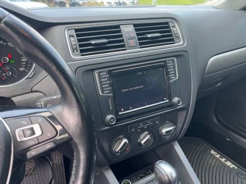 Used 2018 Volkswagen Jetta SE FWD image 22