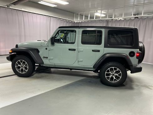 Used 2024 Jeep Wrangler Unlimited Sport AWD/4WD image 4