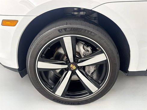 Used 2024 Porsche Macan image 28