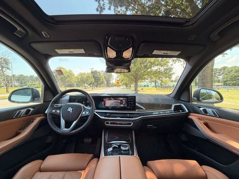 Certified 2025 BMW X5 xDrive40i w/ Premium Package AWD/4WD image 2