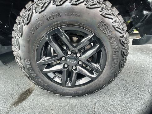 Used 2024 Chevrolet Silverado 1500 Custom Trail Boss w/ LPO, Dark Essentials Package AWD/4WD image 32
