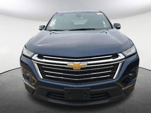 Used 2023 Chevrolet Traverse LT image 2