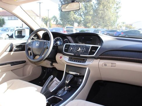 Used 2014 Honda Accord EX image 32