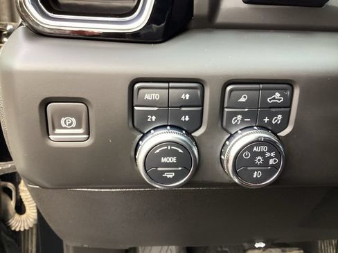 Used 2024 GMC Sierra 3500 Denali Ultimate AWD/4WD image 25