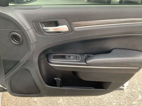 Used 2022 Chrysler 300 Touring w/ Sport Appearance Package image 23