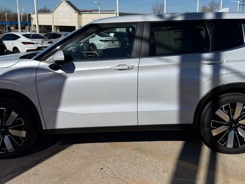 New 2026 Mitsubishi Outlander SE image 4