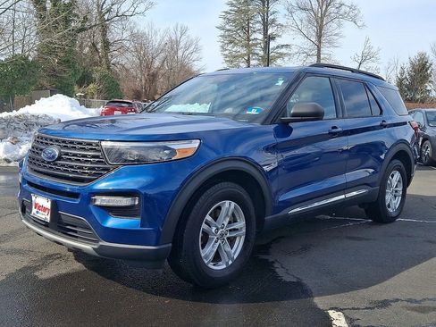Used 2020 Ford Explorer XLT w/ Equipment Group 202A image 3