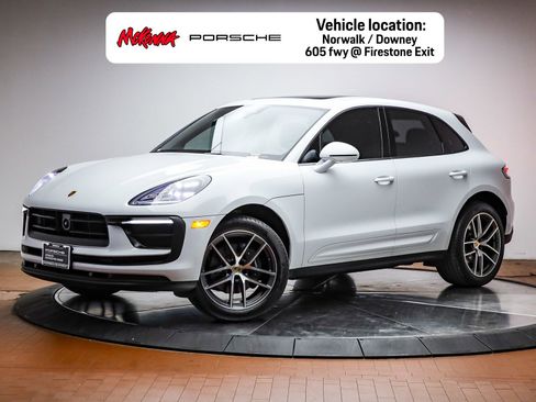 Certified 2026 Porsche Macan AWD/4WD image 1