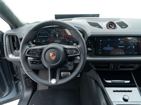 Certified 2026 Porsche Cayenne GTS AWD/4WD image 34