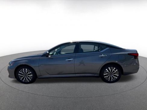 Used 2025 Nissan Altima 2.5 SV FWD image 9