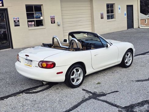 Used 1999 MAZDA MX-5 Miata RWD image 4